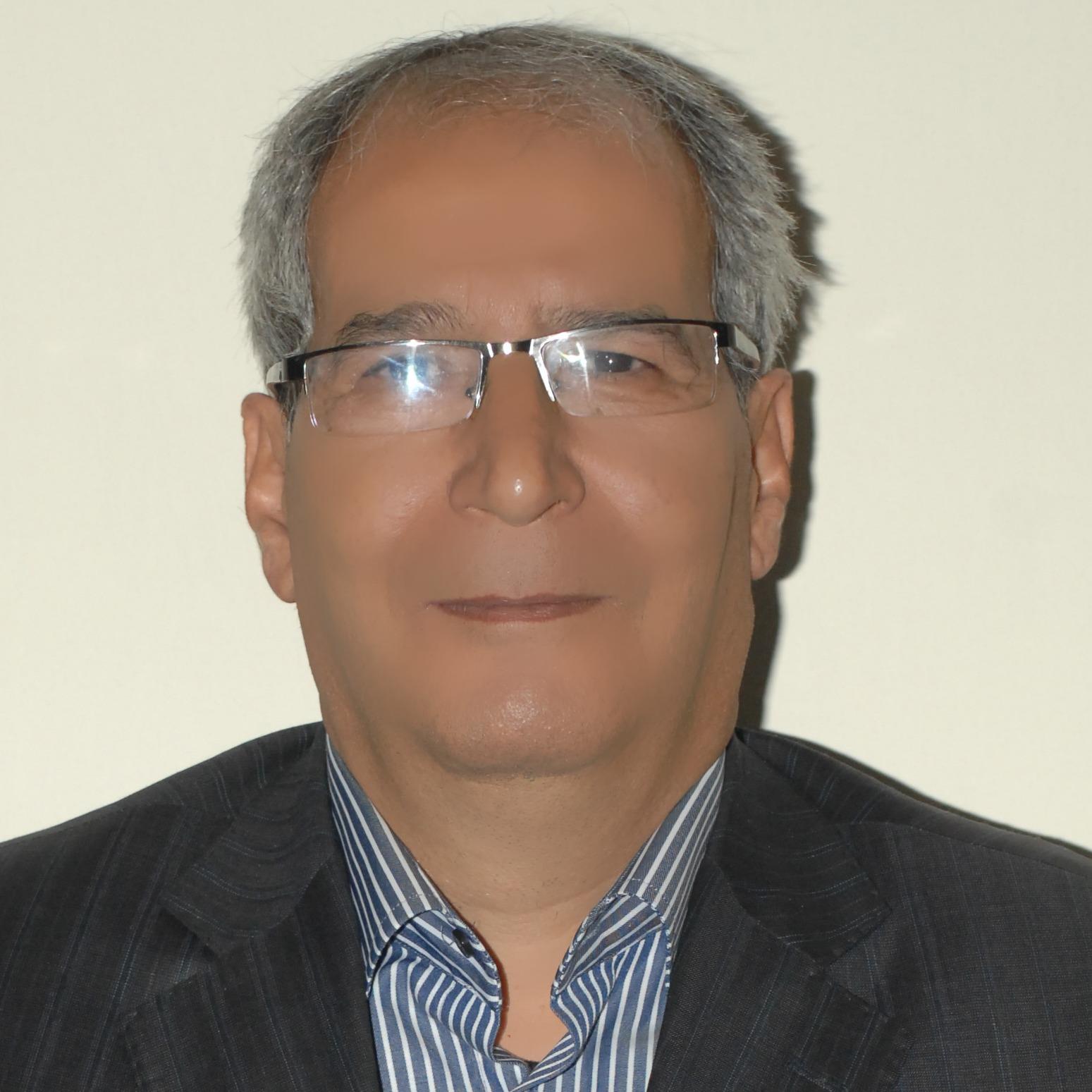 اکبر زنده نام (بازنشسته)